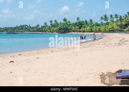 Itacaré, Brasilien - Dezember 8, 2016: Touristen, Barra Grande Strand am Ponta do Muta Brasilien entfernt Stockfoto