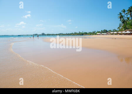 Itacaré, Brasilien - Dezember 8, 2016: Touristen, Barra Grande Strand am Ponta do Muta Brasilien entfernt Stockfoto