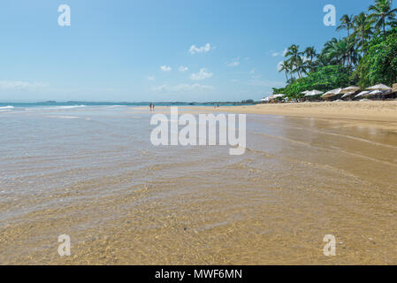 Itacaré, Brasilien - Dezember 8, 2016: Touristen, Barra Grande Strand am Ponta do Muta Brasilien entfernt Stockfoto