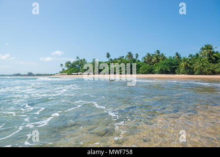 Itacaré, Brasilien - Dezember 8, 2016: Touristen, Barra Grande Strand am Ponta do Muta Brasilien entfernt Stockfoto