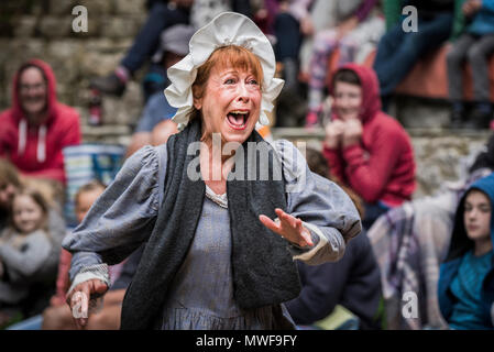 Handeln - gweek Spieler der Piraten von Trebah im Trebah Garten Amphitheater in Cornwall. Stockfoto