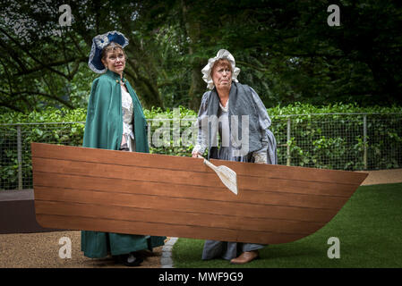 Handeln - gweek Spieler in einer Leistung der Piraten von Trebah im Trebah Garten Amphitheater in Cornwall. Stockfoto