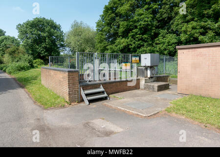 Das Moor Lane Abnahme, Teil der Hochwasserschutz arbeiten an den Wraysbury Fluss in Staines Moor, UK. Stockfoto