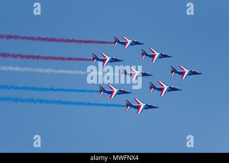 Patrouille Acrobatique de France (französische Akrobatik Patrol) auch bekannt als die Patrouille de France, oder PAF, ist Französisch Jet Flugzeug Display Team, fliegen Stockfoto