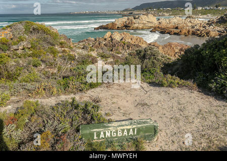 Langbaai Strand und Felsformationen auf der Hermanus Cliff Walk, Garden Route, Südafrika Stockfoto