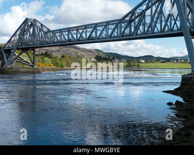 Metall Connel Straße (ursprünglich Schiene) Brücke über Fälle von Lora am Loch Etive, Oban, Schottland, UK. Von Arrol's Bridge Company gebaut und 1903 eröffnet. Stockfoto