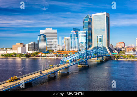 Jacksonville, Florida, USA Downtown Skyline in der Dämmerung über St. Johns River. Stockfoto