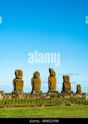Ahu Tahai Moai Vai Ure, Figuren, Hanga Roa, Easter Island, Chile Stockfoto