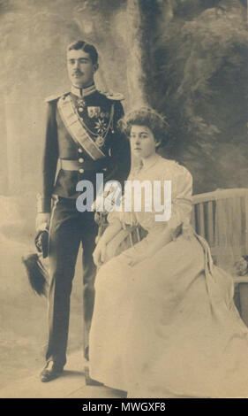 . Kronprinz Gustaf Adolf (zukünftige König Gusatf VI Adolf) und Crown Princess Margaret von Schweden. zwischen 1905 und 1907. Weiß 396 Margaret von Connaught, Kronprinzessin von Schweden Stockfoto