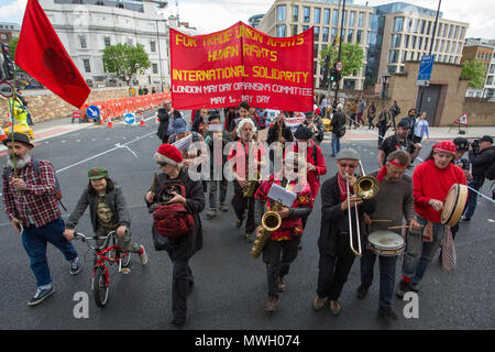 Jährliche Mai Tag März und Kundgebung am Trafalgar Square. Der März und Rallye dm Internationale Arbeiter Tag, die Union Kämpfe im späten 19. Jahrhundert. Mit: Atmosphäre, Wo: London, England, Großbritannien Wann: 01. Mai 2018 Credit: Wheatley/WANN Stockfoto