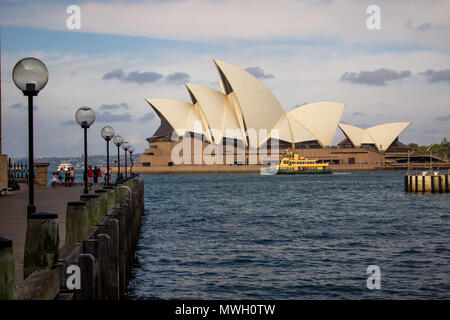 Die Oper von Sydney aus dem Vorland Stockfoto