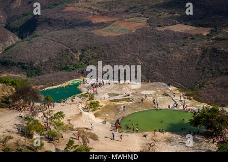 Hierve el Agua, natürlichen Felsformationen und rock Regal mit natürlichen Pools, Oaxaca, Mexiko Stockfoto