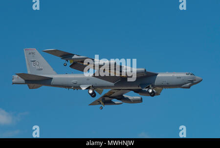 BOSSIER CITY, Louisiana, USA, 30. Mai 2018: Eine US Air Force B-52 Bomber bereitet in Barksdale Air Force Base zu landen. Stockfoto