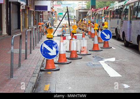 Eine Fahrspur geschlossen für Straßenarbeiten Unterbrechung Stockfoto