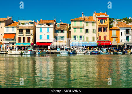 Bunte Häuser des alten Hafen von Cassis Stadt in der Provence in Frankreich Stockfoto