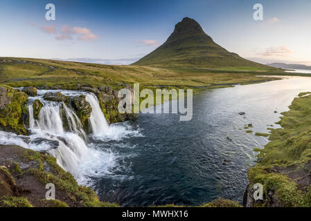 In der Nähe von Grundafjördur Kirkjufellsfoss Kirkjufell und im Norden von Island Stockfoto