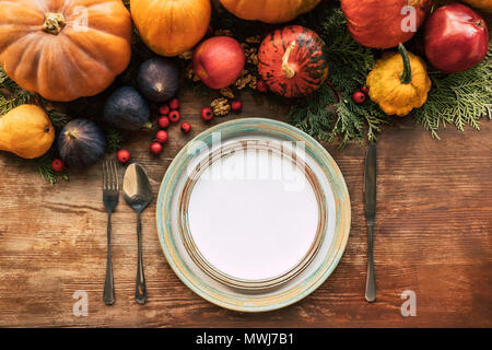 Blick von oben auf die Tische mit schönen verschiedene Früchte und Gemüse Stockfoto