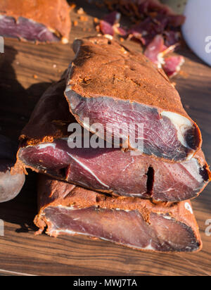 Sehr erfahrene, luftgetrocknete geheilt Rindfleisch in der osmanischen Küche Stockfoto