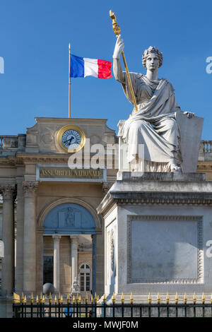 La Statue de la Loi am Eingang Assemblee Nationalle - das Unterhaus des französischen Parlaments, Paris, Frankreich Stockfoto