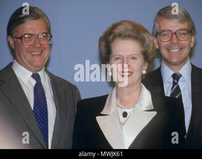 MARGARET THATCHER (1925-2013) konservative Parteichef 1990 mit John Major rechts und Kenneth Baker Stockfoto