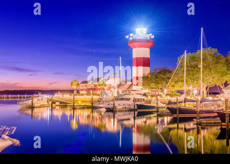 Hilton Head, South Carolina, Leuchtturm in der Dämmerung. Stockfoto