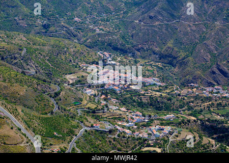 Gran Canaria, Mai, wandern route Cruz De Tejeda und Artenara, Blick in die Caldera de Tejeda Richtung Tejeda Dorf Stockfoto