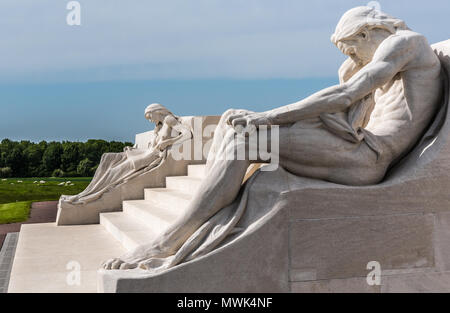 Die Trauer der Eltern, die die Trauer der Mütter und Väter von Kanada an der Canadian National Vimy Memorial Stockfoto