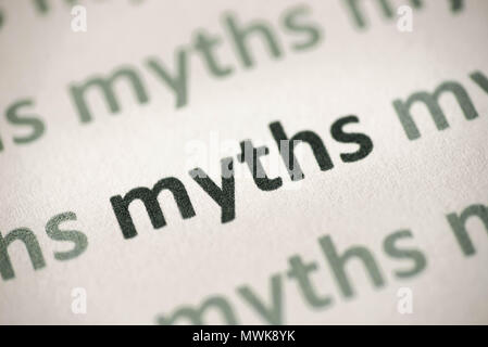 Wort Mythen auf weißem Papier Makro gedruckt Stockfoto