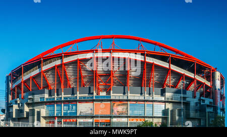 Outdoor Panorama von Stadio da Luz, in Englisch Stadion des Lichts, Hosting sowohl Sport e Benfica Lissabon. Das Stadion wurde im Jahr 2003 mit einer Kapazität von insgesamt 65,127 umgebaut Stockfoto