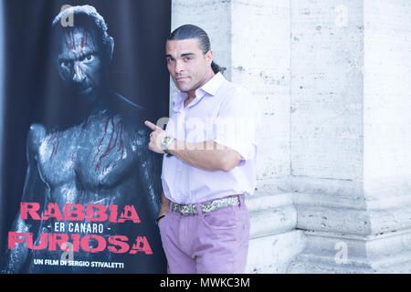 Rom, Italien. 01 Juni, 2018. Virgilio Olivari während der fotoauftrag der italienischen Film "Rabbia Furiosa - äh Canaro'. Credit: Matteo Nardone/Pacific Press/Alamy leben Nachrichten Stockfoto