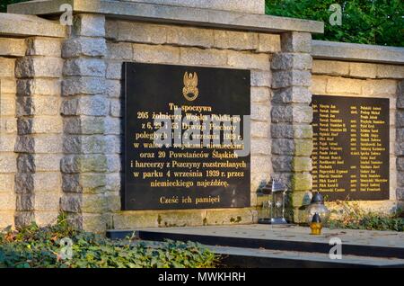 PSZCZYNA, Polen - 22. APRIL 2018: Denkmal zur Erinnerung an 205 Soldaten der polnischen Armee in Pszczyna, Polen. Stockfoto