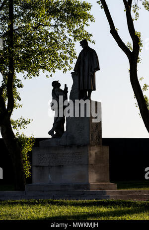 Statue des französischen General Paul Maistre an der Notre Dame de Lorette französischen nationalen Mahnmal und Soldatenfriedhof Stockfoto