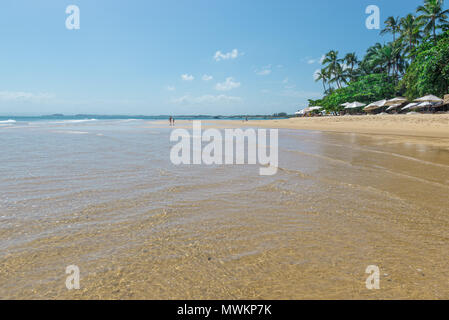 Itacaré, Brasilien - Dezember 8, 2016: Touristen, Barra Grande Strand am Ponta do Muta Brasilien entfernt Stockfoto