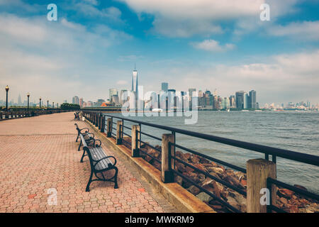 Lower Manhattan New York City, als vom Liberty State Park, Jersey City, New Jersey gesehen Stockfoto