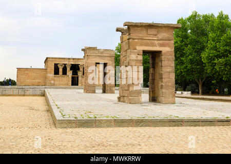 Der ägyptische Tempel von Debod verschoben von Assuan nach Parque del Oeste, Madrid. Templo de Debod, Madrid, Spanien. Mai 2018 Stockfoto