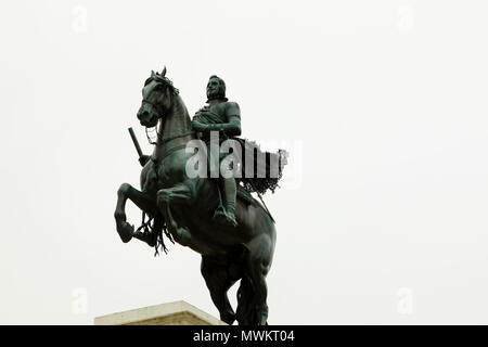 Bronze Statue von König Philipp IV. von Spanien, Madrid, Spanien. Mai 2018 Stockfoto