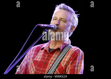 Billy Bragg live auf der Bühne. Billy Bragg, Billy Bragg, Billy Bragg Sänger. Stockfoto