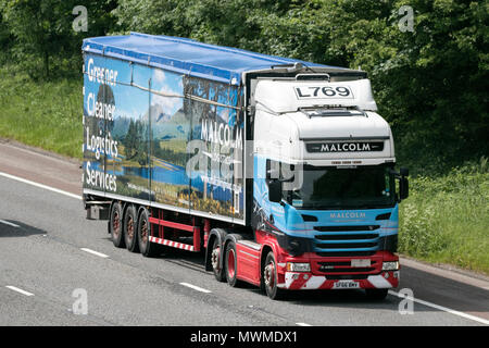 Malcolm Vertrieb umweltfreundlicher Reiniger Scania R450 Logistik LKW LKW Autobahn M6 Stockfoto