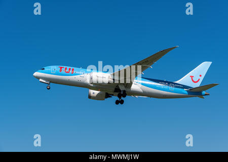 MANCHESTER, VEREINIGTES KÖNIGREICH - Mai 07, 2018: TUI Airlines Boeing 787 Abflug Flughafen Manchester Stockfoto