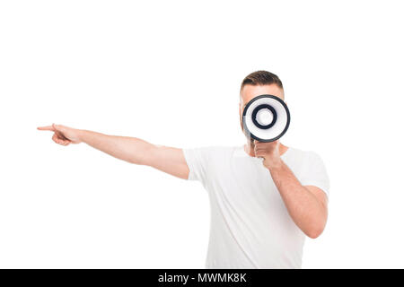"Porträt der jungen gutaussehenden Mann mit Megaphon, isoliert auf weißem Stockfoto