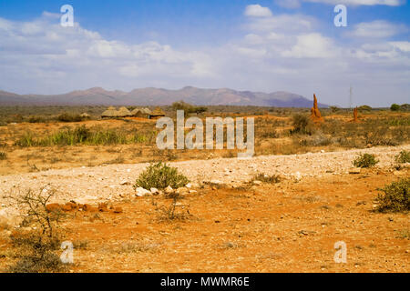 Flächen- und Berglandschaft in der Nähe von Yabello in Äthiopien Stockfoto