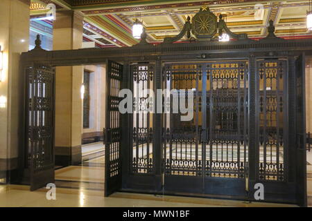 Bildschirm und verzierten Decke an Freimaurer Hall, Sitz der Vereinigten Großloge von England Stockfoto