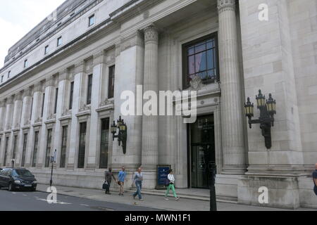 Blick vom Eingang zum Freimaurer Hall auf Great Queen Street London: Sitz der Vereinigten Großloge von England Stockfoto