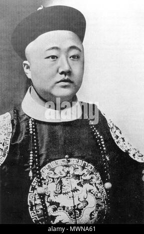 . Englisch: Foto von Prinz Zaixun, Bruder des Kaisers Guangxu (r. 1875 - 1908) der Qing Dynastie, die über China von 1644 bis 1911 regierte. 1908. Unbekannt 481 Foto von Prinz Zaixun Stockfoto