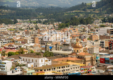 Im freien Blick auf den wunderschönen Panoramablick auf die Stadt Otavalo in Ecuador Stockfoto