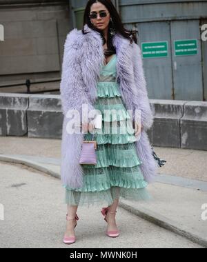 Paris, Frankreich. 03 Mär, 2018. PARIS - 03 März 2018 Araya Alberta Hargate auf der Straße während der Pariser Modewoche Credit: Mauro Del Signore/Pacific Press/Alamy leben Nachrichten Stockfoto