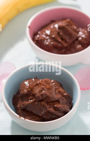 Banane Schokolade veganes Eis Stockfoto