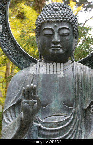 Bronze Buddha (1790) mit Corona des Lichts, von Tajima Japan, Hand geben abhayamudra, Golden Gate Park, Japanischen Tee Garten, San Francisco, CA, USA Stockfoto