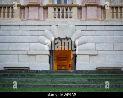 Torreglia, Italien, 26. Mai 2018: Die majestätischen steinernen Eingang der Villa dei Vescovi, einem Venezianischen Renaissance Villa. Derzeit ist es ein Museum geöffnet t Stockfoto