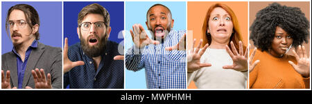 Gruppe der coole Leute, Frau und Mann empört und wütend, halten die Hände in stop Geste, als Verteidigung, schreien Stockfoto